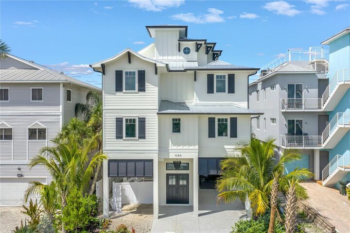 Property Photo:  646 Calle Del Otono  FL 34242