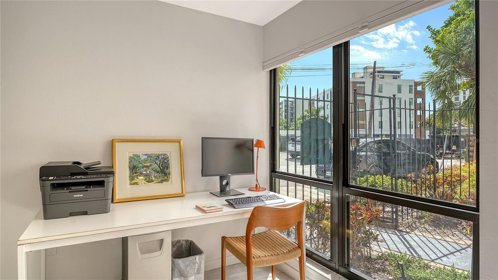 Property Photo:  1542 Oak Street 102  FL 34236 