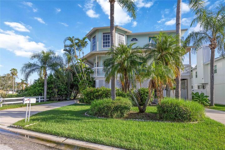 Property Photo:  13951 Harbor View Drive  FL 33776