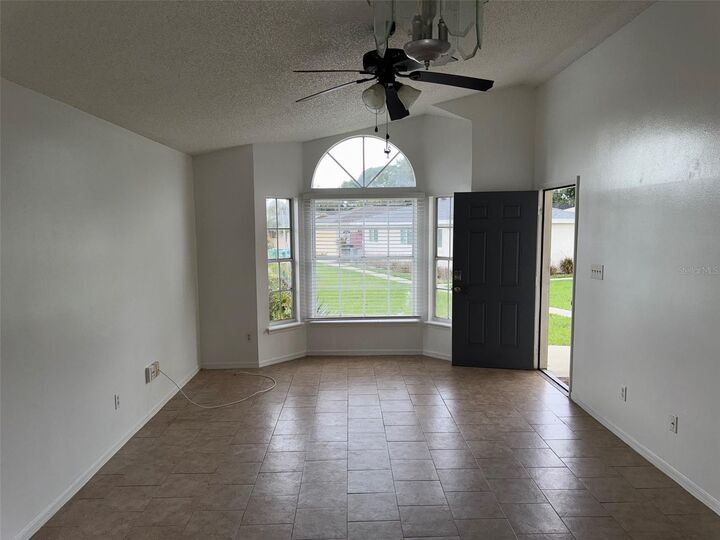 Property Photo: 347 San Rafael Street FL 32708