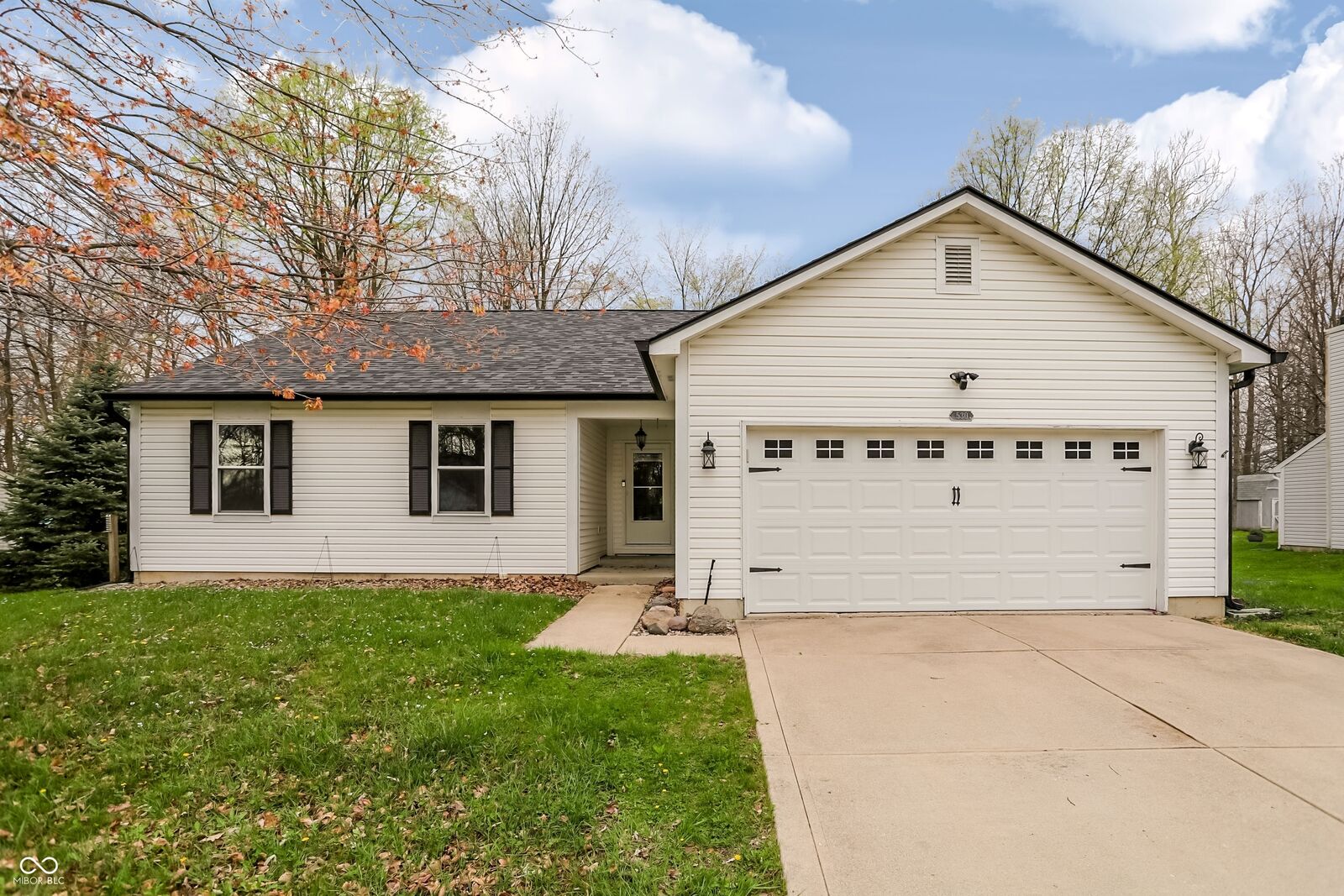 Property Photo:  530 Old Farm Road  IN 46122 