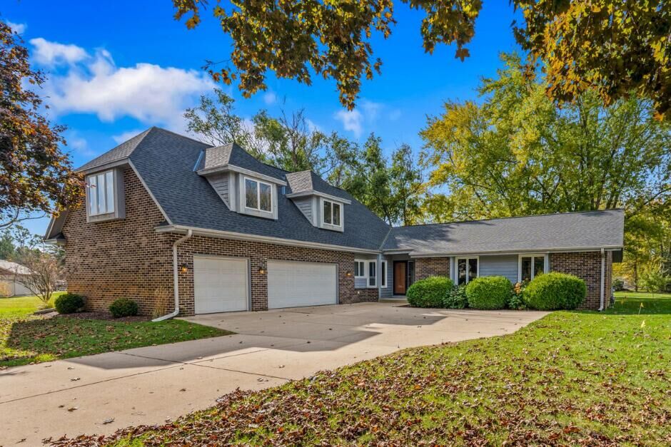 Property Photo: W142s7571 Freedom Ave WI 53150