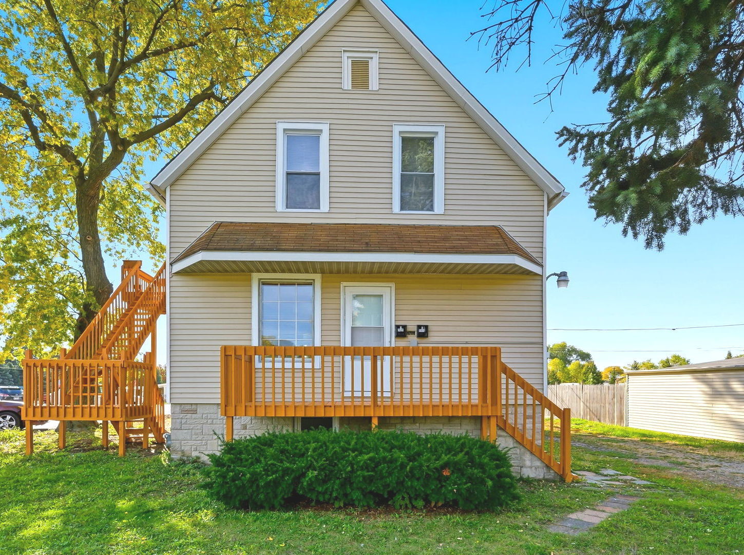 Property Photo: 7635 W Foster Avenue IL 60656