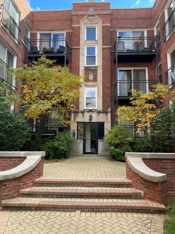 Property Photo:  3707 N Kenneth Avenue 216  IL 60641 