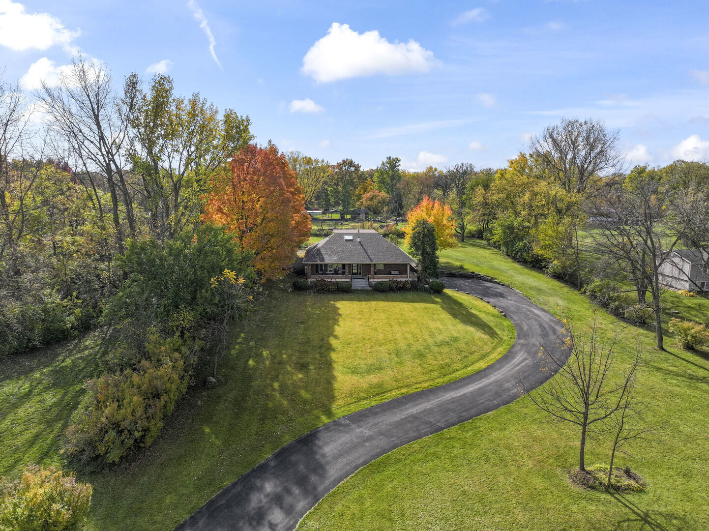 Property Photo: 9510 Knolltop Road IL 60180