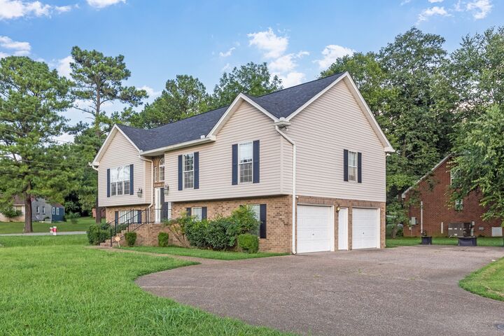 Property Photo:  647 Durrett Dr  TN 37211 