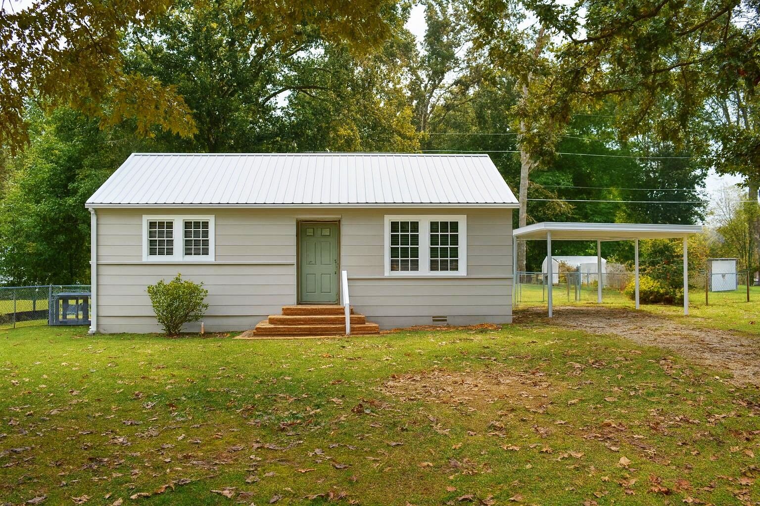 Property Photo:  1203 Woodland Dr  TN 37355 