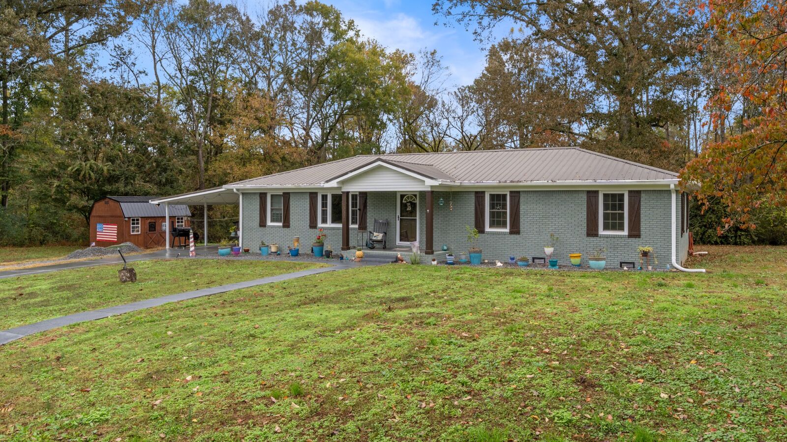 Property Photo:  1052 Old Salem Lexie Rd  TN 37306 