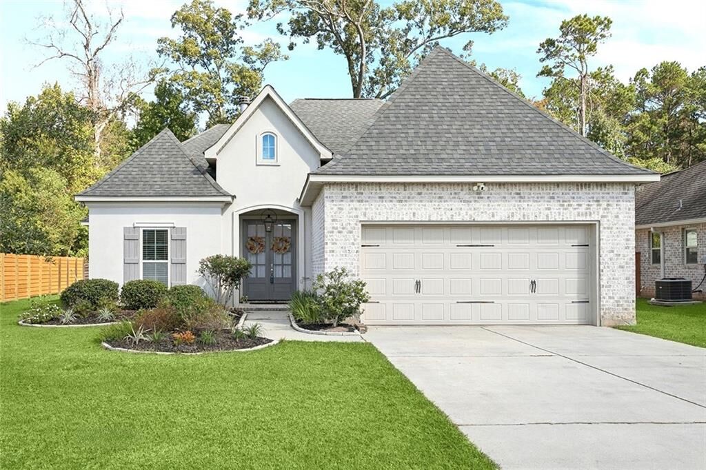Property Photo:  1057 Fox Sparrow Loop  LA 70447 