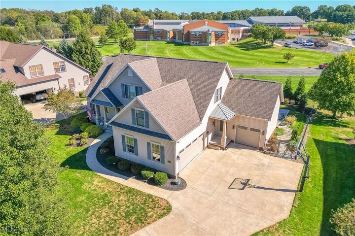 Property Photo:  7718 Rolling Green Avenue NW  OH 44646