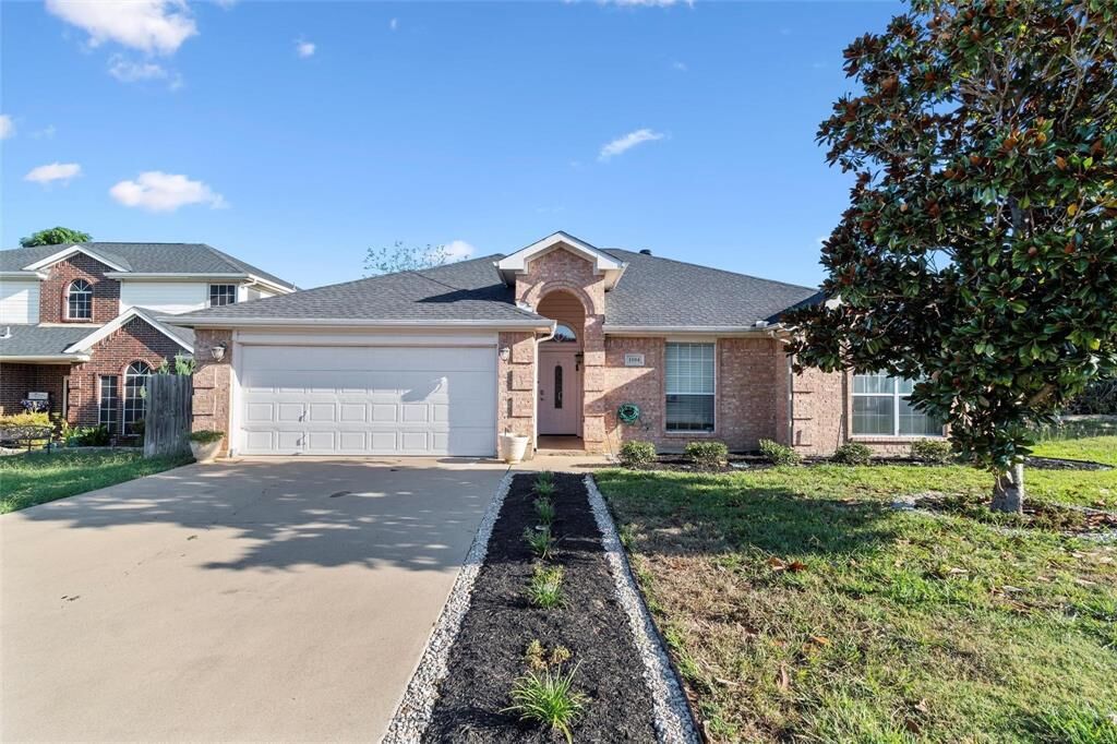 Property Photo: 1104 Brandy Station Road TX 75052
