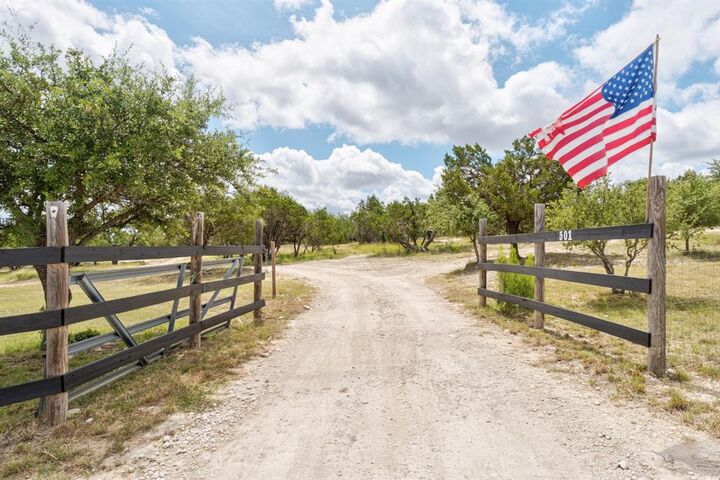 Property Photo:  501 Twin Oaks Trail  TX 78620 