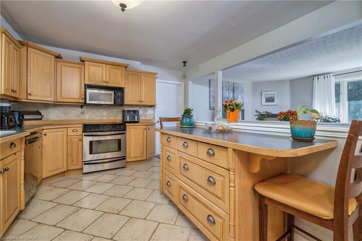 Property Photo:  18 Lynndale Road  ON N3Y 1Z8 