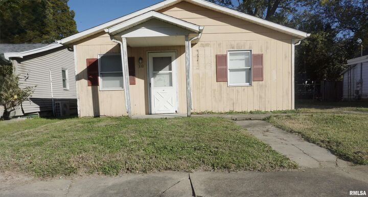 310 N 4th Street  Elkville IL 62932 photo