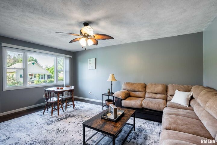 Property Photo:  806 S Jackson Street  IL 62896 