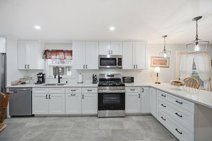 Property Photo:  2 Glen Forest Ln  MA 01844 