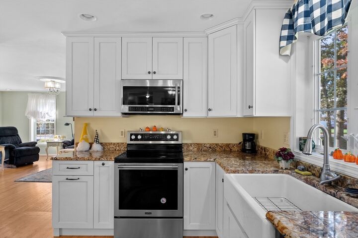 Property Photo:  17 Meredith Rd  NH 03079 