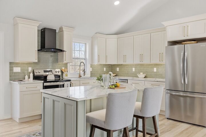 Property Photo:  21 Davis Rd  MA 01473