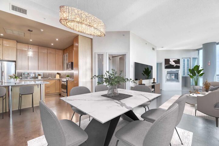 Property Photo: 220 12 Avenue SE 2405 AB T2G 0R5