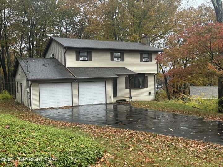 Property Photo:  7 Hillside Court  PA 18301 