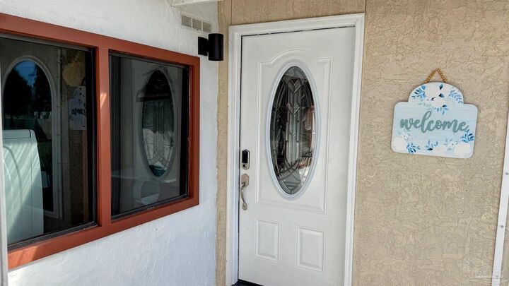 Property Photo:  2076 Wind Trace Rd  FL 32566