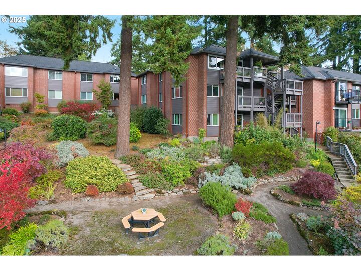 Property Photo:  222 Ridgeway Rd  OR 97034