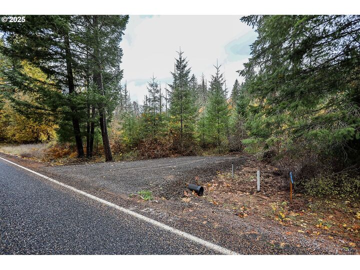 Property Photo: 42 Hawk Meadows Rd WA 98610