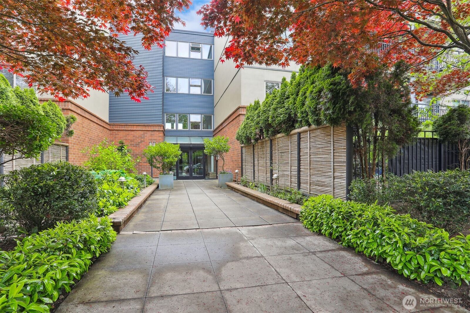 Property Photo:  275 W Roy Street 216  WA 98119 