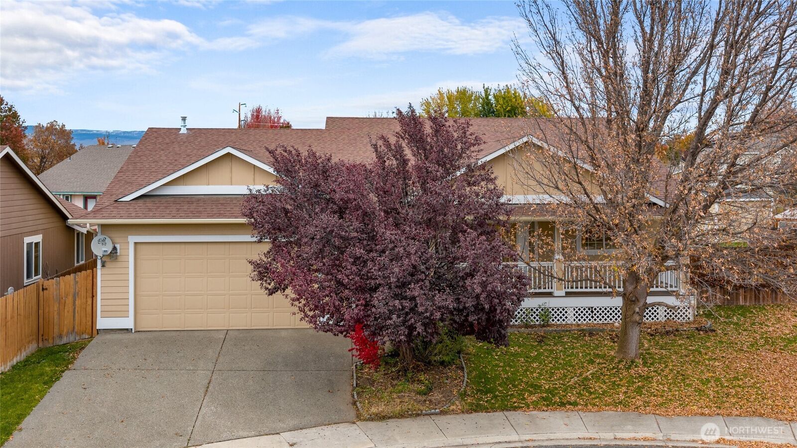 Property Photo:  515 W Bridgewood Lane  WA 98926 