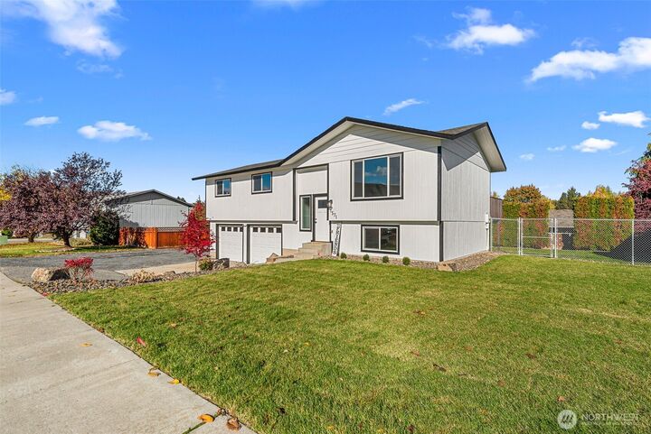 Property Photo:  1571  3rd Street SE  WA 98802 