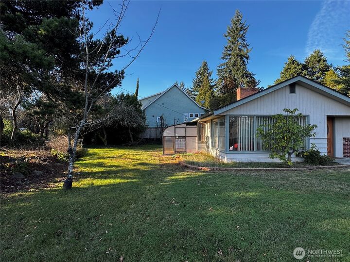 Property Photo: 2105 100th Avenue NE WA 98004