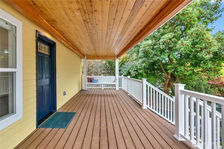 Property Photo: 15543 11th Avenue NE WA 98155