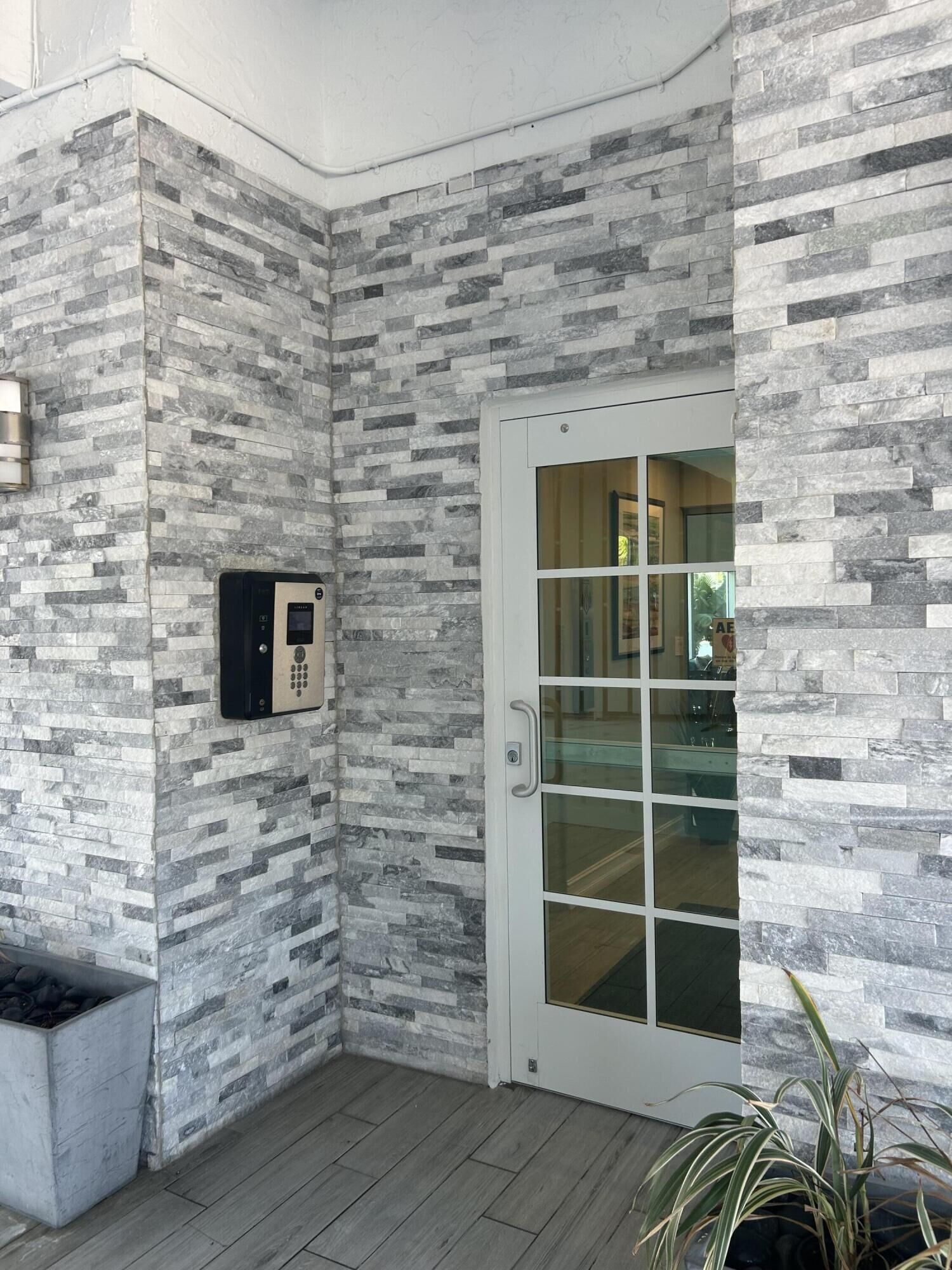 Property Photo:  720 Bayshore Drive 201  FL 33304 