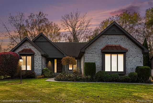 Property Photo:  29495 Ashford Parkway  MI 48334 