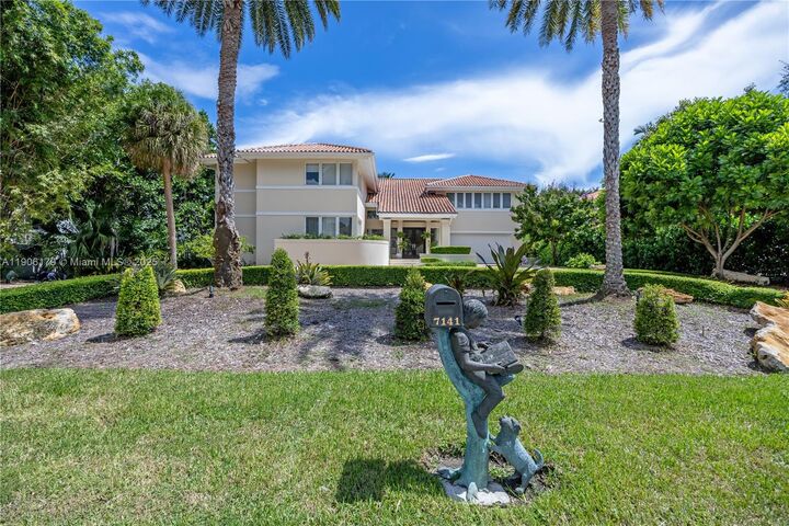 7141 E Lago Dr  Coral Gables FL 33143 photo