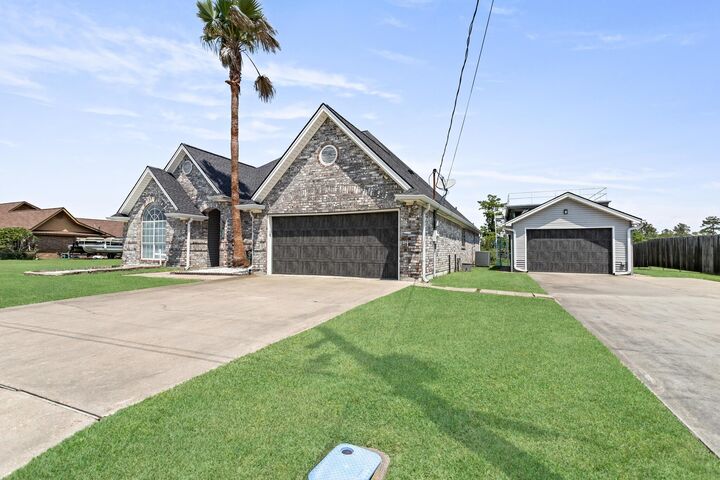 Property Photo:  200 Skylark Ave  TX 77611 