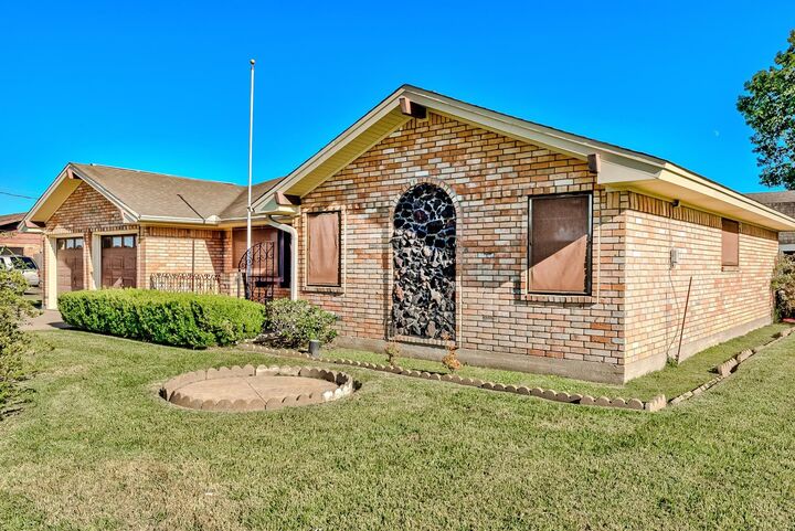 Property Photo: 4724 80th Street TX 77642-6603