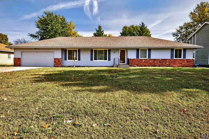 2942 SE Meadowview Dr  Topeka KS 66605 photo