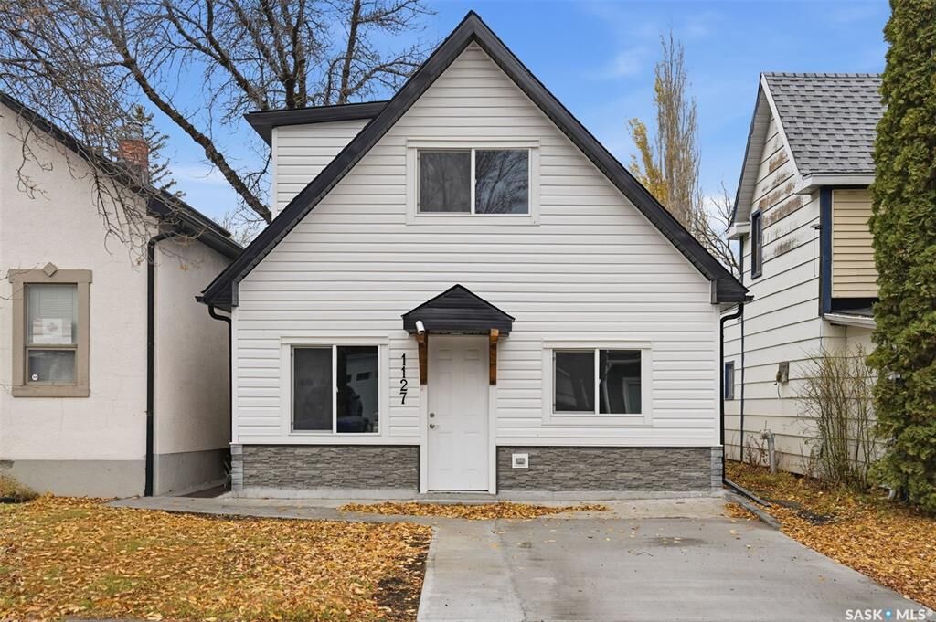 Property Photo:  1127 F Avenue N  SK S7L 1X1 