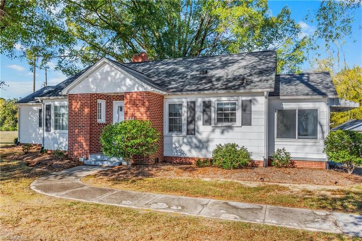 Property Photo: 934 Horneytown Road NC 27265