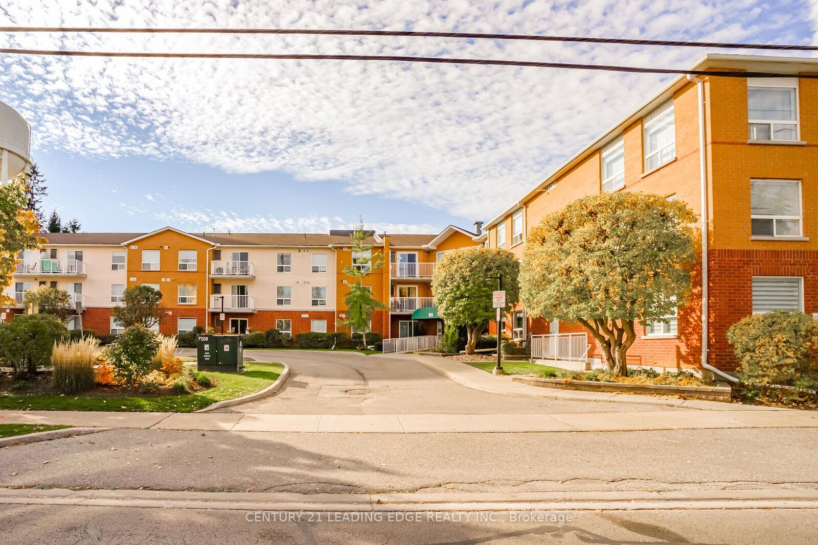 Property Photo:  95 Wellington Street W 301  ON L1C 5A1