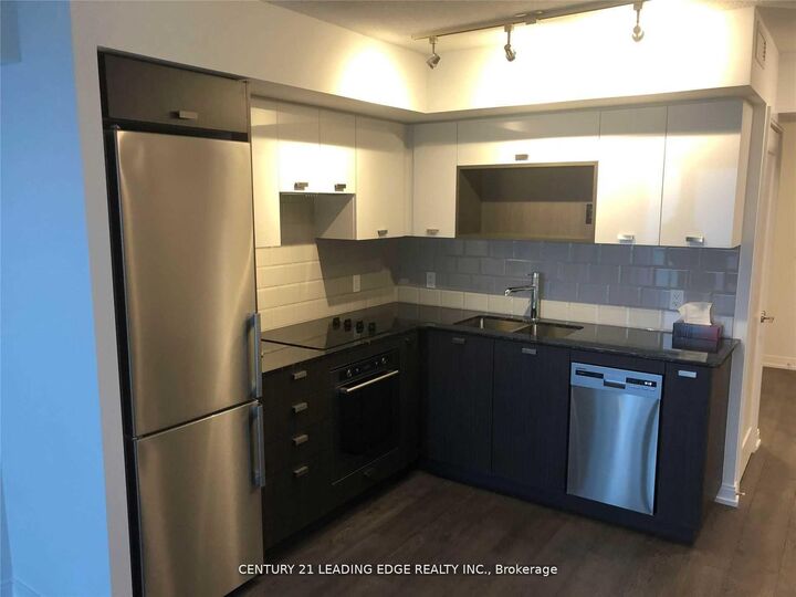 Property Photo:  275 Village Green Square 2225  ON M1S 0L8 