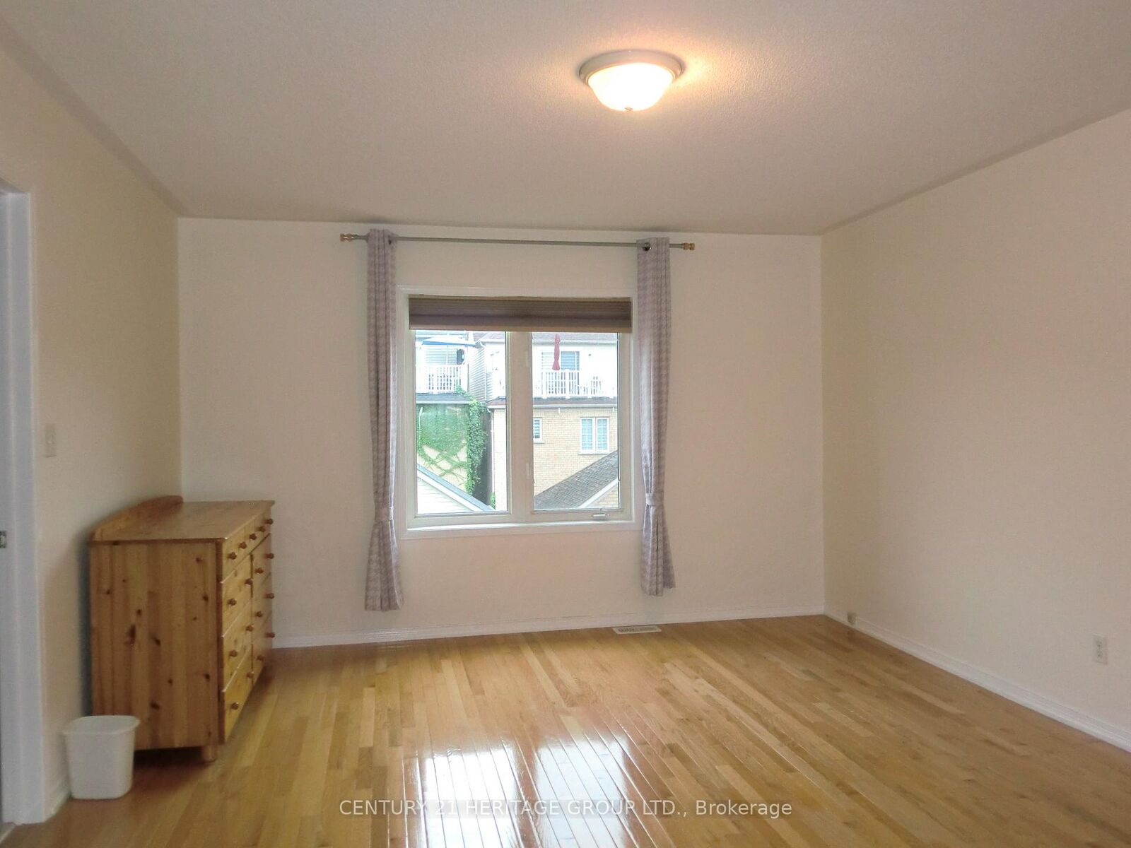 Photo de la propriété:  32 Leitch Avenue  ON M3J 3P2 