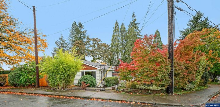 Property Photo:  936 Kingwood Dr NW  OR 97304 