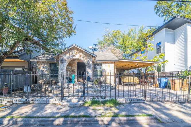 Property Photo: 2406 Santa Maria Street TX 78702