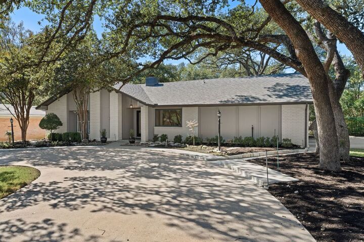 Property Photo: 9109 Balcones Club Drive TX 78750