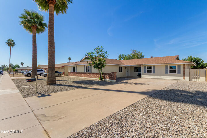 Property Photo: 11220 N 37th Avenue AZ 85029