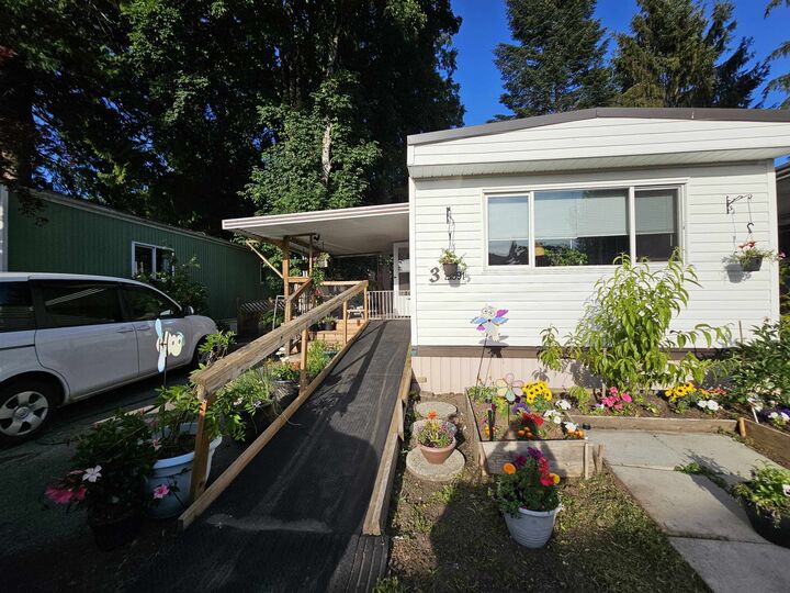 21091 Lougheed Highway 3 — photo 1
