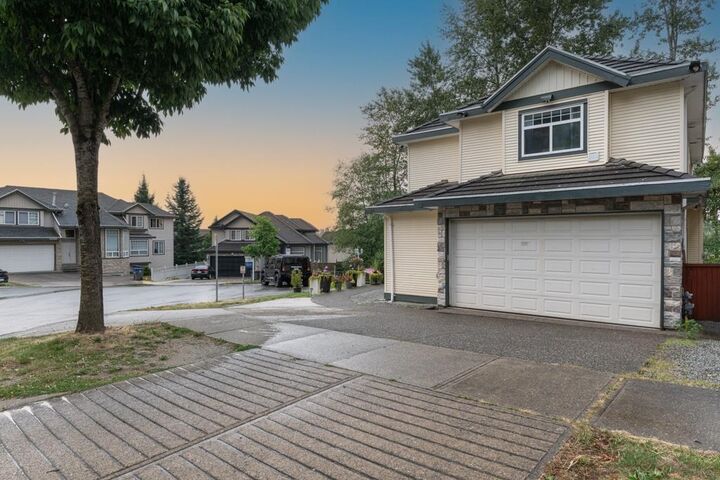 Photo de la propriété: 14490 67B Avenue BC V3S 0T3