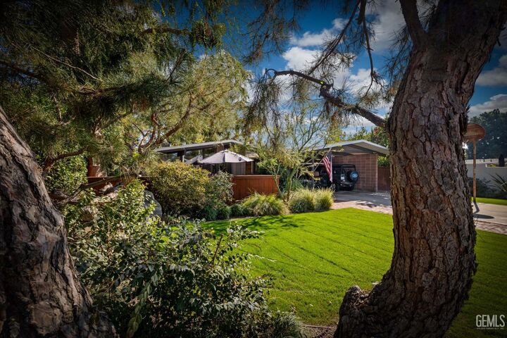 Property Photo:  944 Fairway Drive  CA 93309